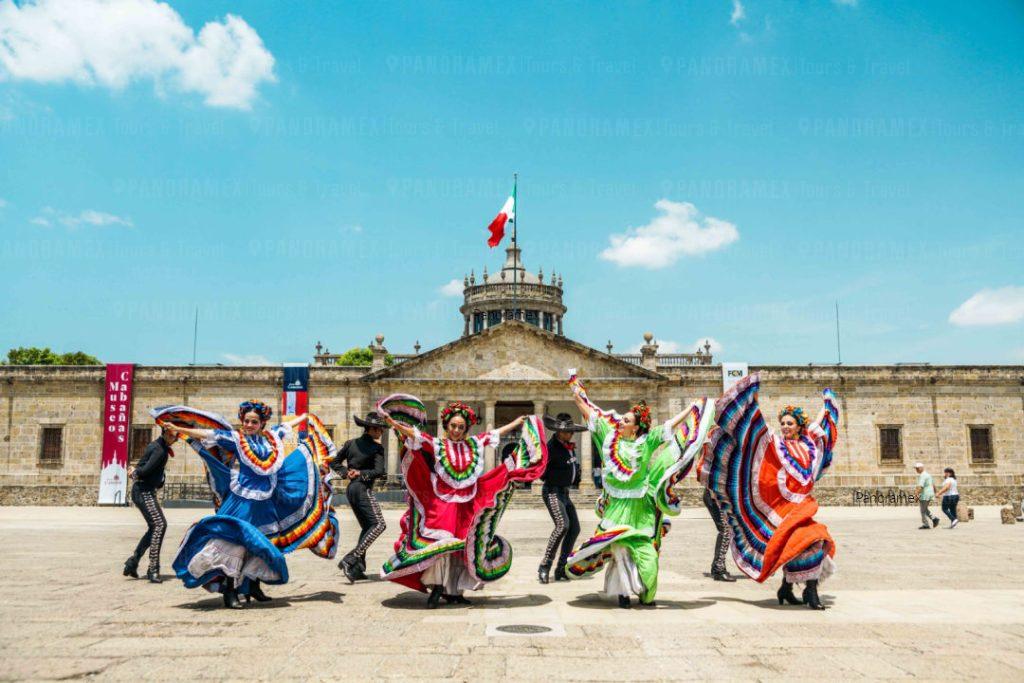 Tradiciones y Ballet Flolclorico de Jalisco Mexico